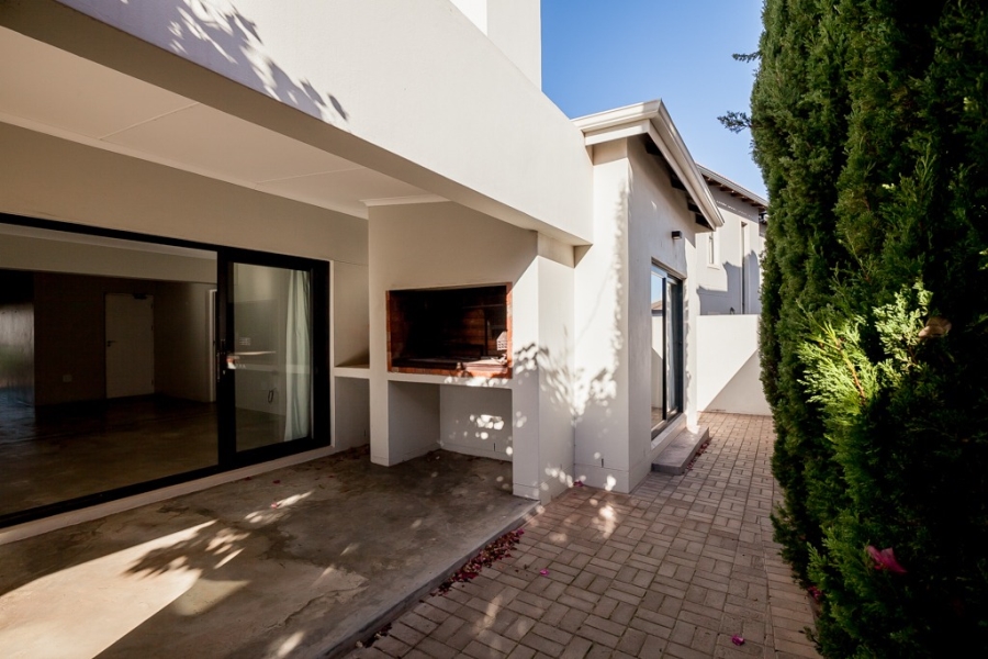 3 Bedroom Property for Sale in Calypso Beach Western Cape